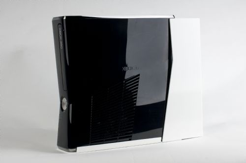 X-BOX 250GB Console Wall Mount